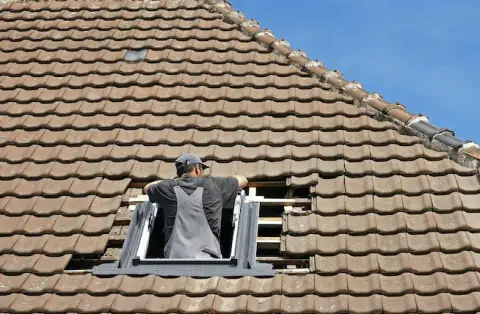 Pose de velux - L'Escarène